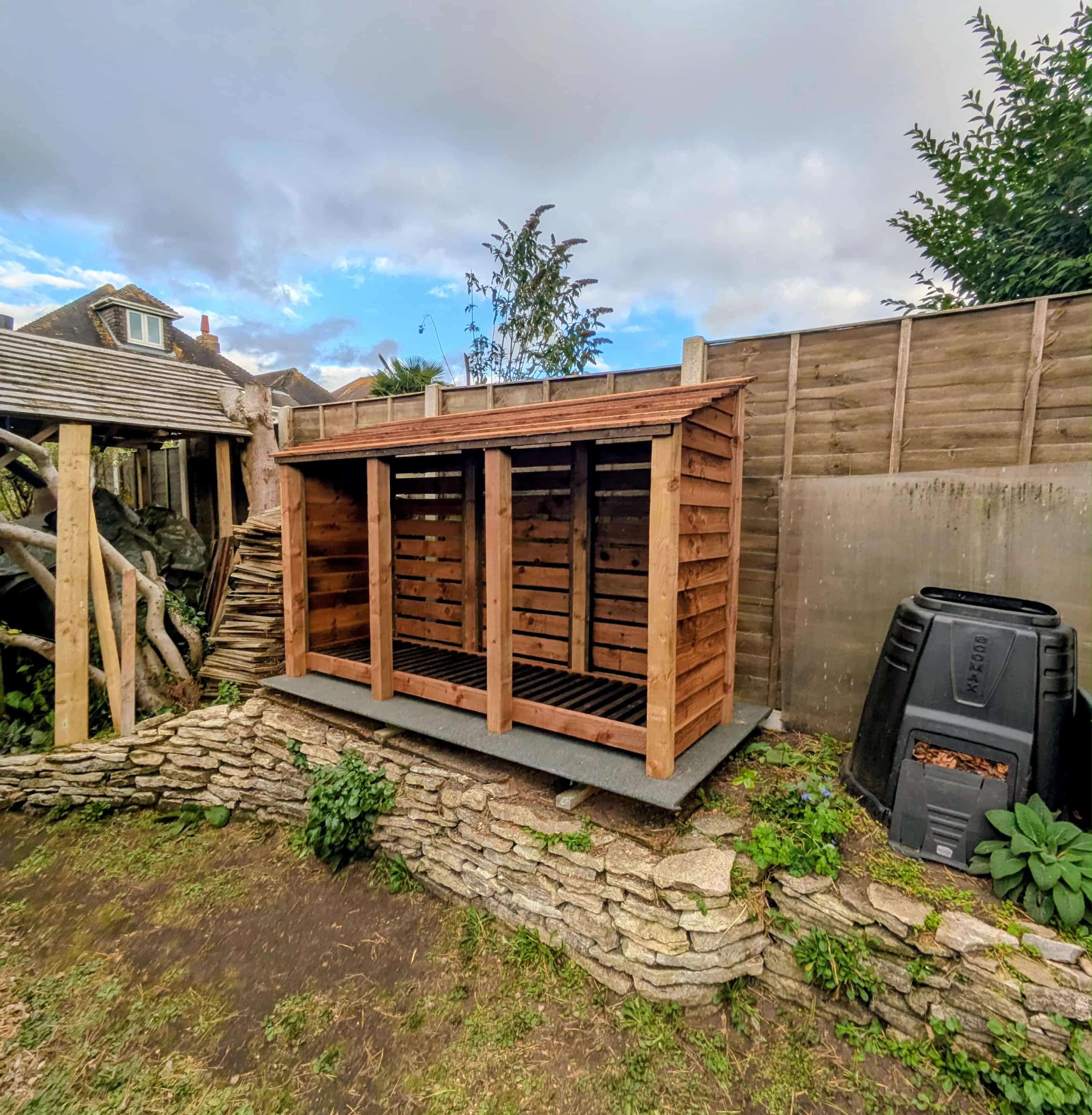 8ft log store side view