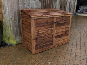 Double wheelie bin storage, brown, closed doors and lids.