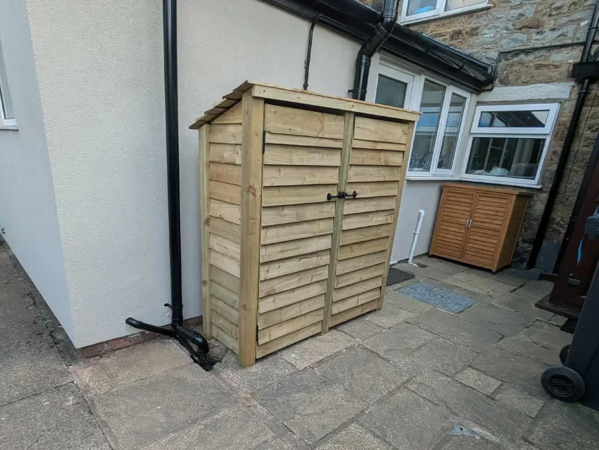 5ft compact log store with doors