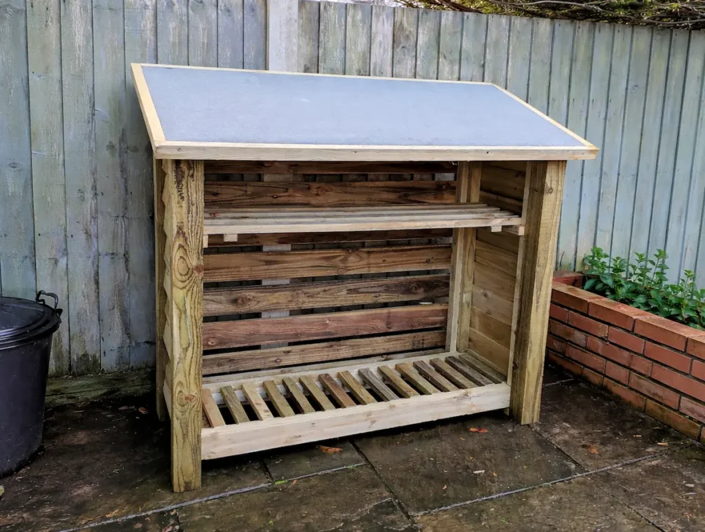 4ft compact log store with felt roof