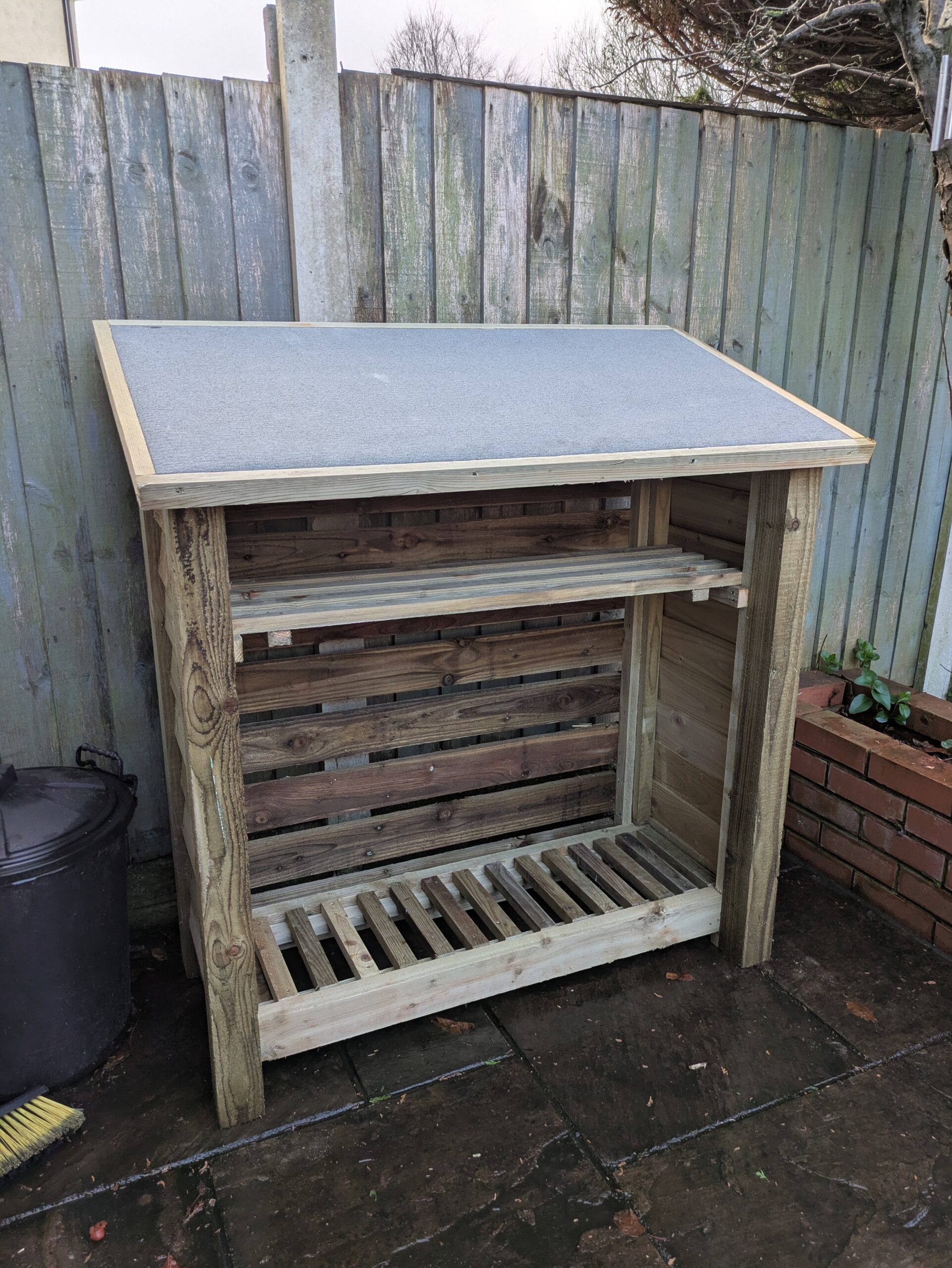 4ft compact log store