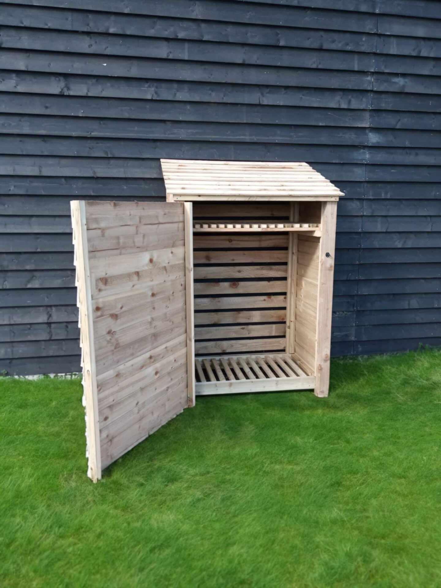 4ft log store with doors and shelf