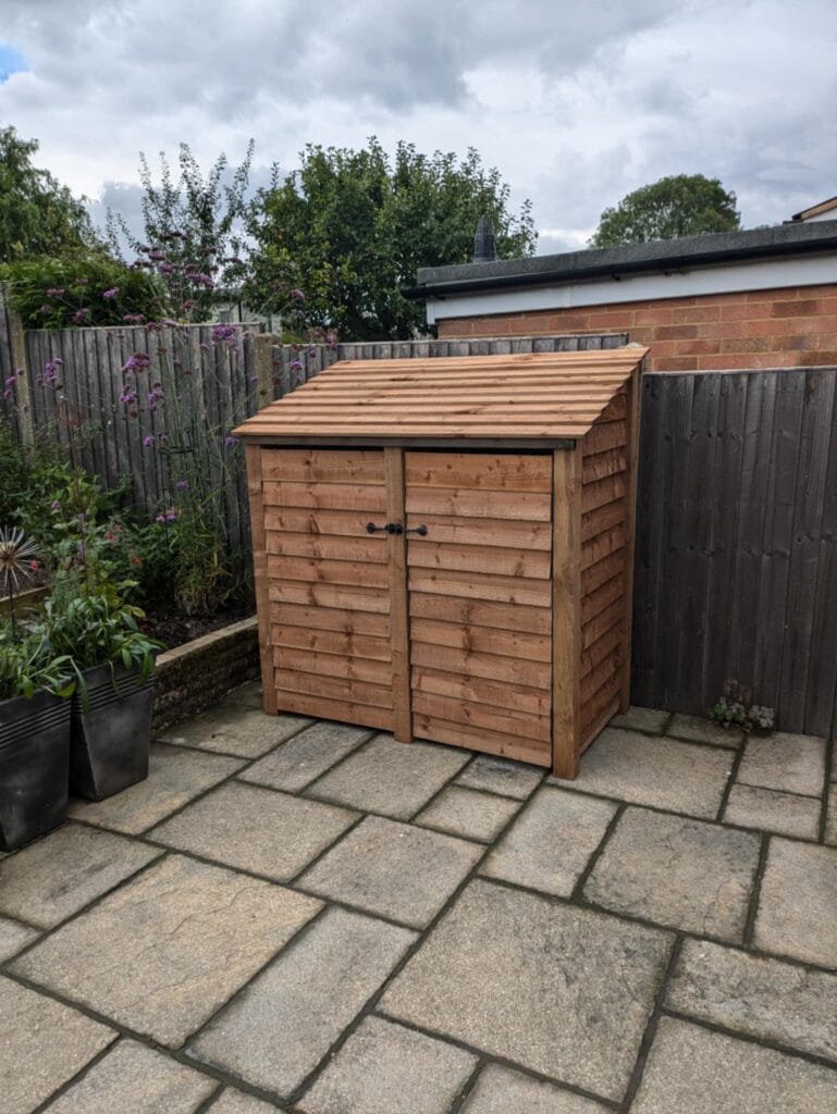 5ft log store Breinton with doors closed