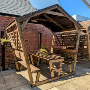 Covered Picnic Pod – 6 Seater with Roof