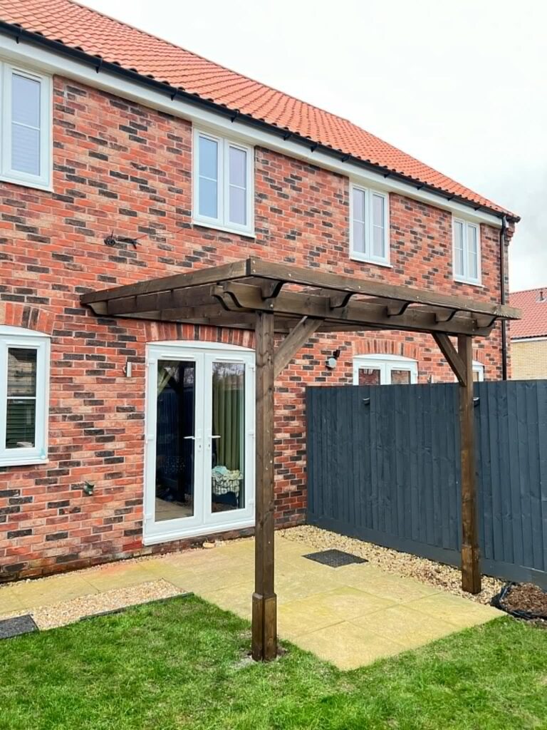 Lean to pergola, brown.