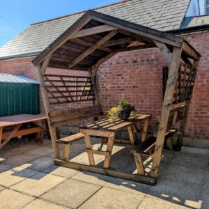 Covered Picnic Pod – 6 Seater with Roof