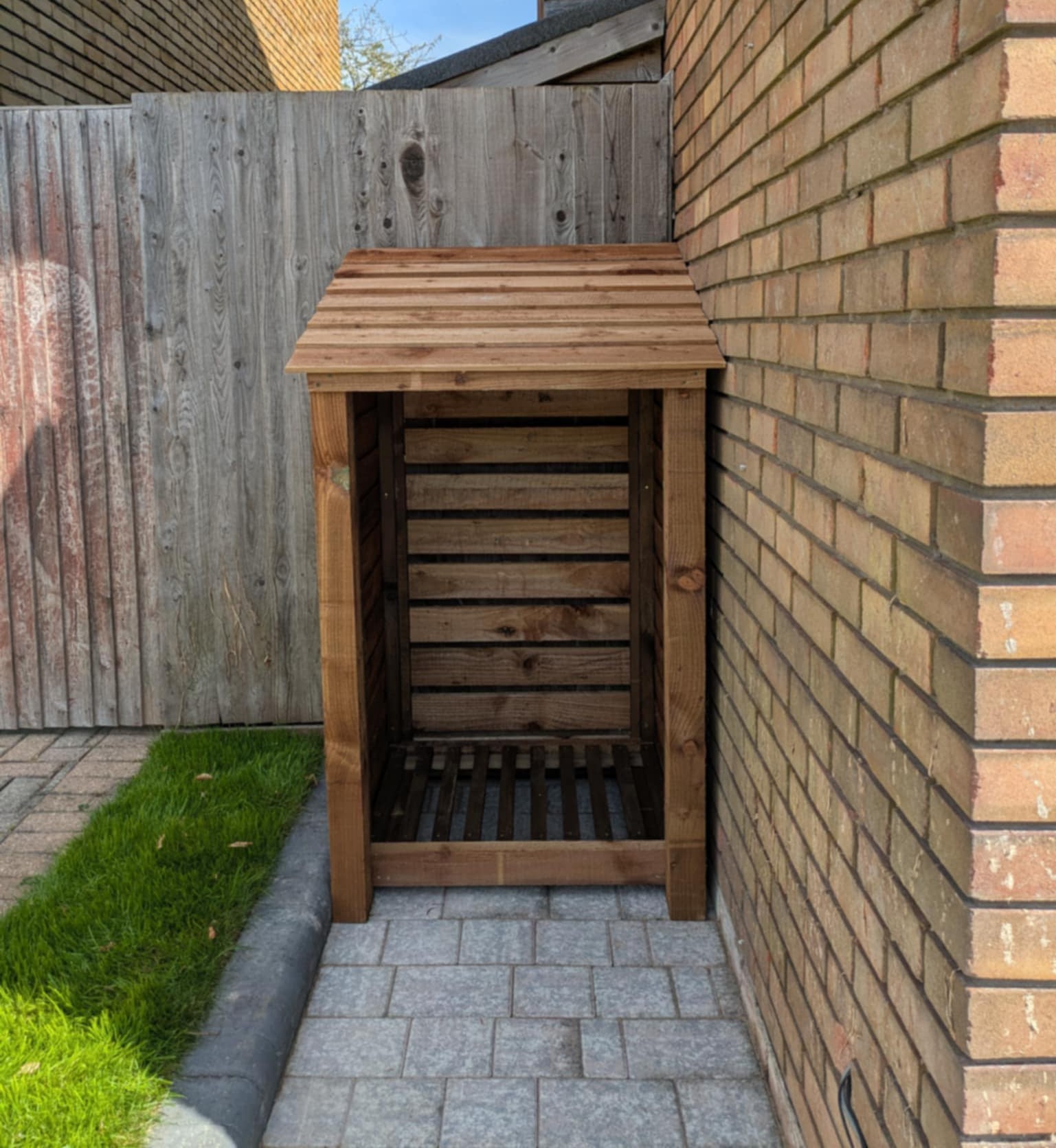 3ft log store front view in brown, 5ft height