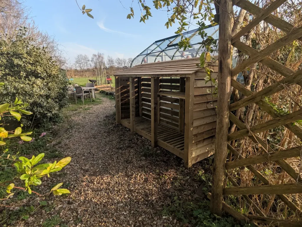 9ft log store with one bay shelf